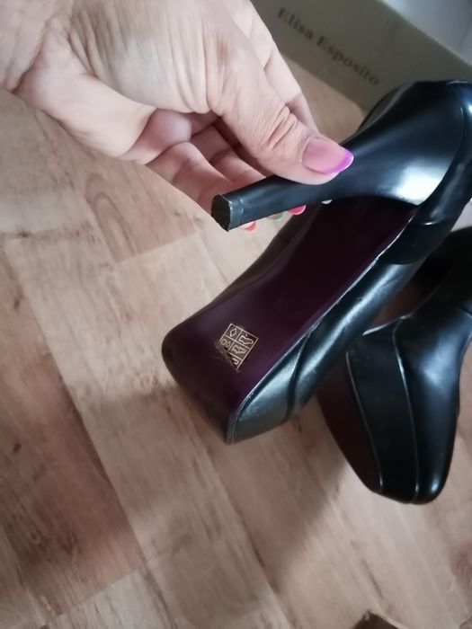 Pantofle czarne z wysoką podsuwą 38