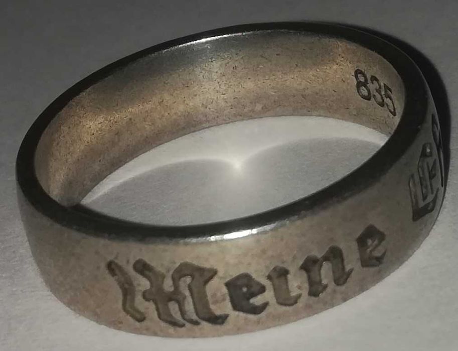 sygnet z niemieckim napisem