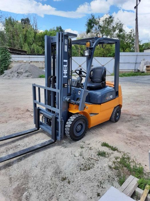 Вилочный погрузчик Heli