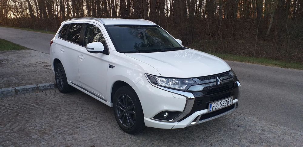 Mitsubishi Outlander 2.4 benz.HYBRYDA PLAG-IN mod.2019r 4x4 93tys.km stan b.dobry full wers