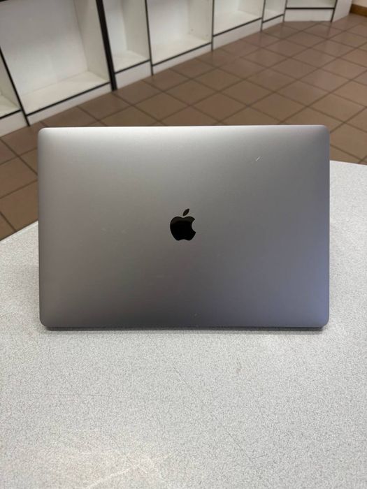 Apple MacBook Pro A1990 2018/i7-9750H/16GB ram/1000GB SSD/AMD Radeon