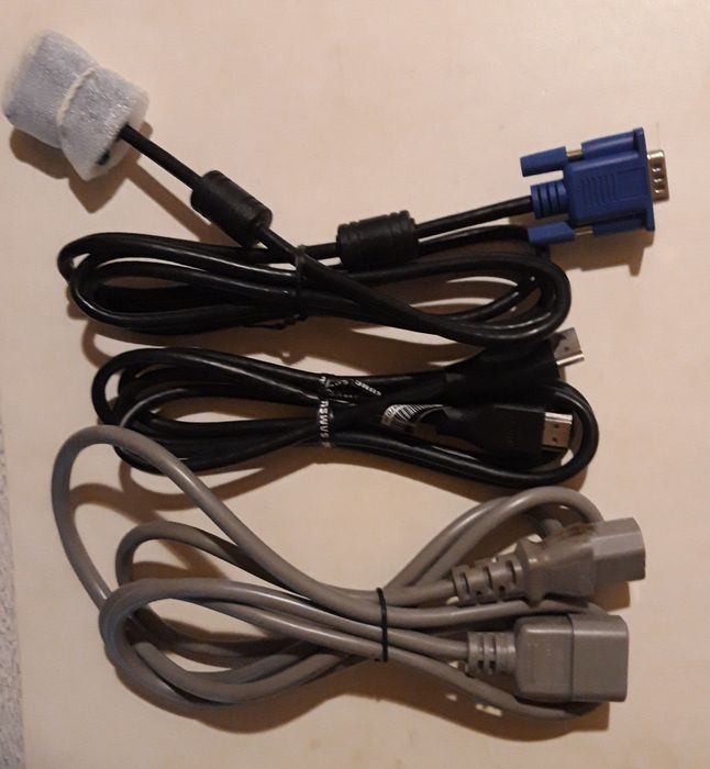 Шнуры разные для компьютера.