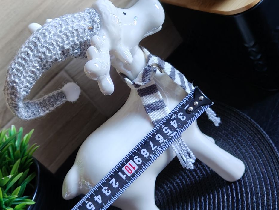 Figurka świąteczna renifer biały z szalikiem home&you