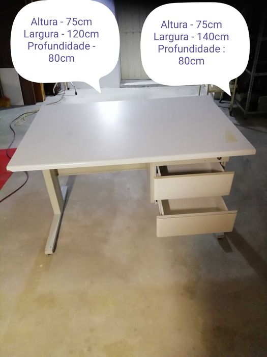 Secretárias com gavetas