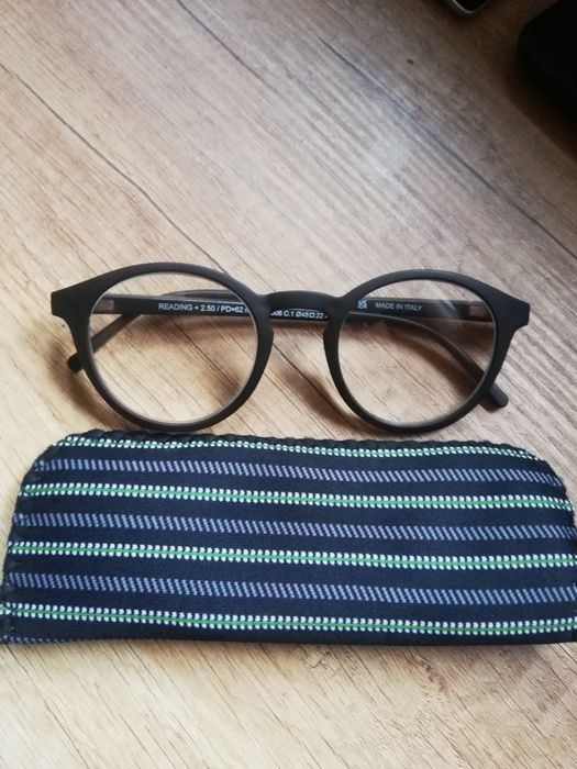 Okulary do czytania +2.50 z etui