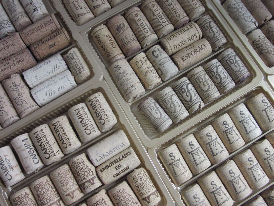 Korki z butelek - 252 sztuki .