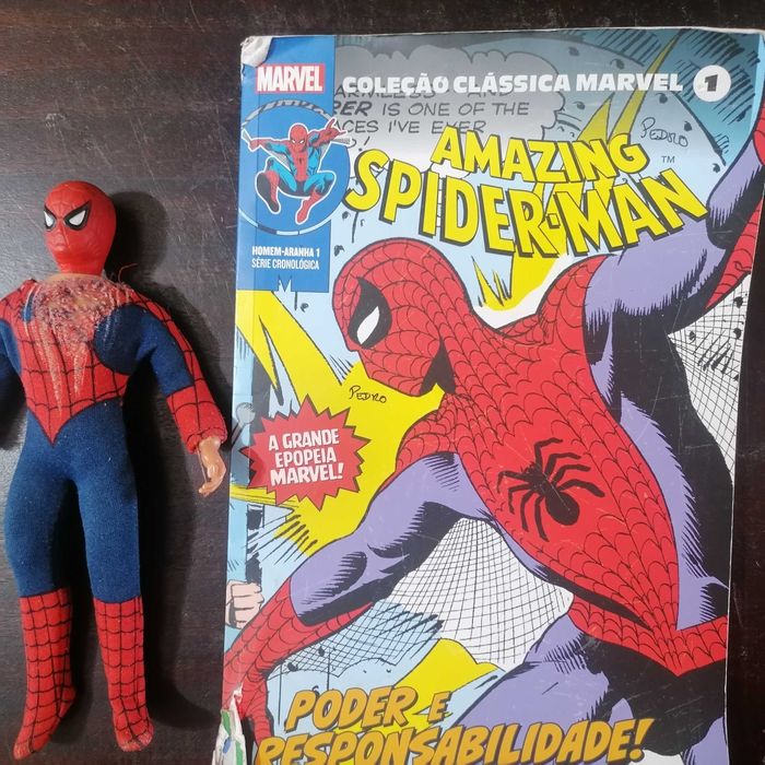 Boneco Spiderman Mego mais livro
