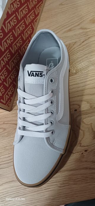 Vans novos em caixa n 42