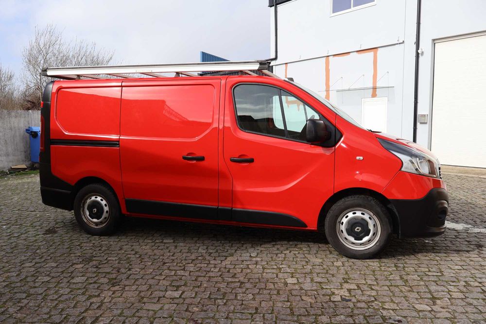 Renault Trafic 3  com barras no tejadilho