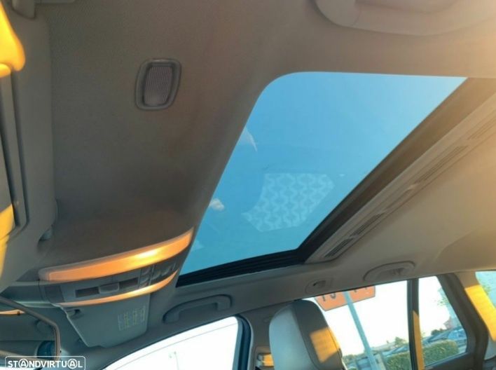 Carrinha Mercedes 220C