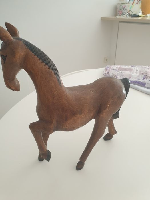 Vendo cavalo em madeira