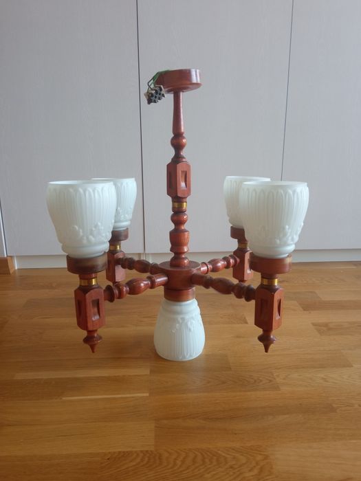 Lampa z pięknymi kloszami