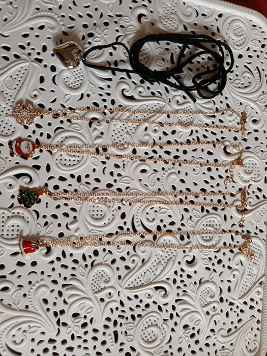 Украшения новые, красивые