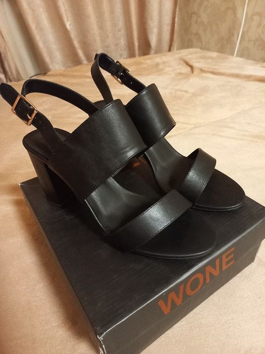 Босоножки жіночі