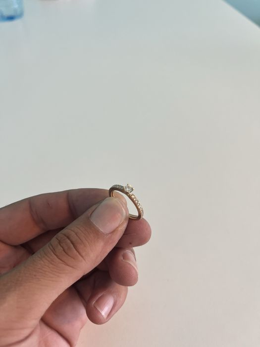 Anel de noivado ouro branco 19.2 KT cravejado a diamantes