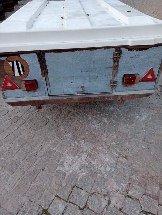 Reboque atrelado carro