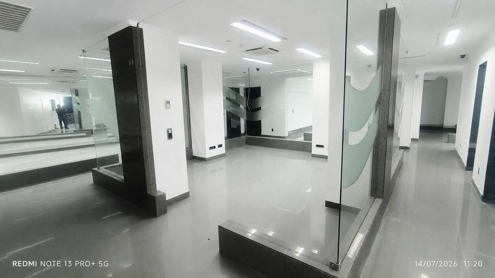 Espaço Comercial e de Serviços com 221 m² | Comércio, Serviços ou Restauração | Garagem para 5 Viaturas