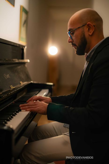 "Aprenda Piano de Forma Divertida. PianoTeacher, I speak English