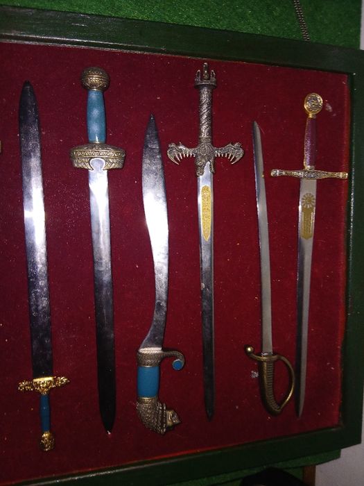 10 Espada histórica por 11 € cada