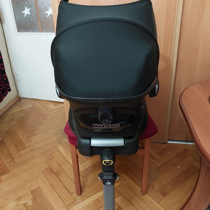 Fotelik samochodowy +baza,+adaptery do wózka.