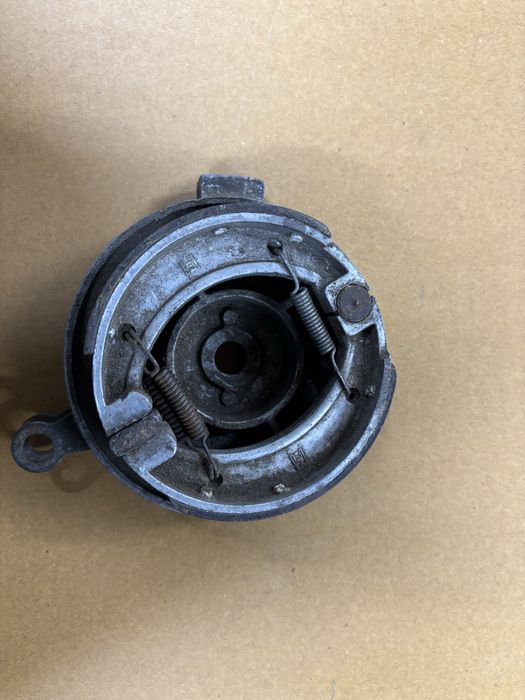 Szczękotrzymacz koła motorynka