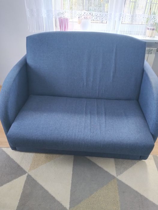 Sofa dwuosobowa.