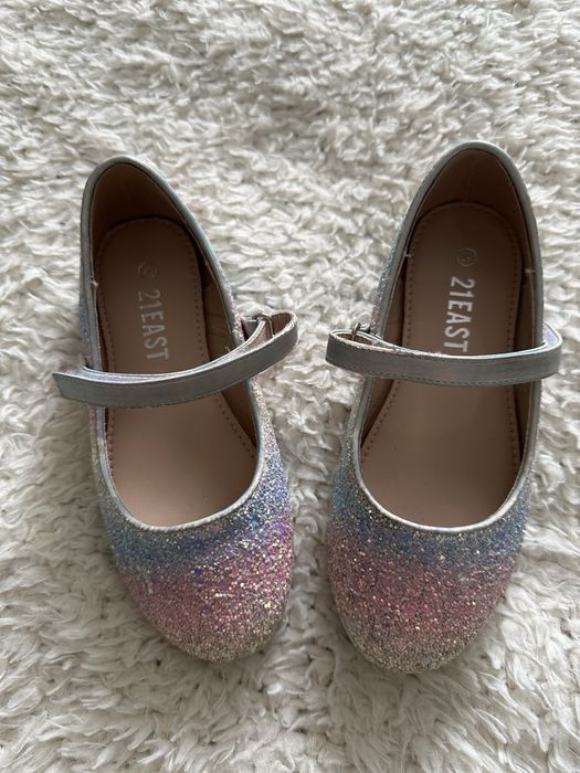 Туфлі дитячі нарядні СТАН НОВИХ