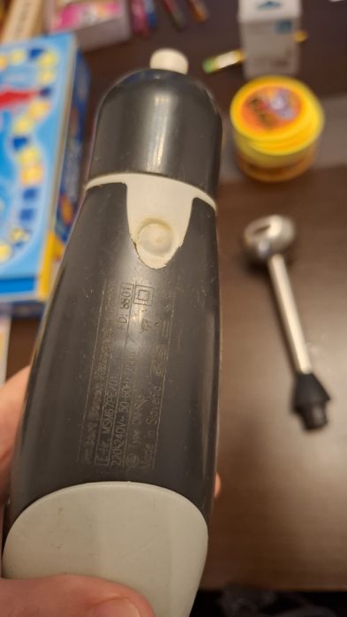 Робочий блендер ручний не має деталі