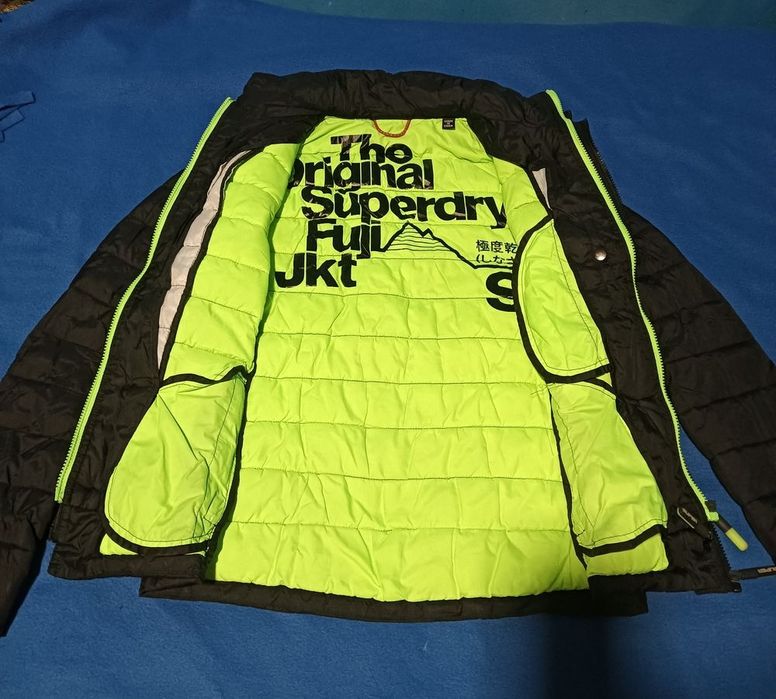 Blusão quente em bom estado com bolsas com fecho64741029445763121