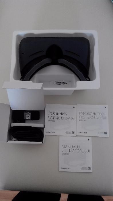 Очки виртуальной реальности SAMSUNG Gear VR