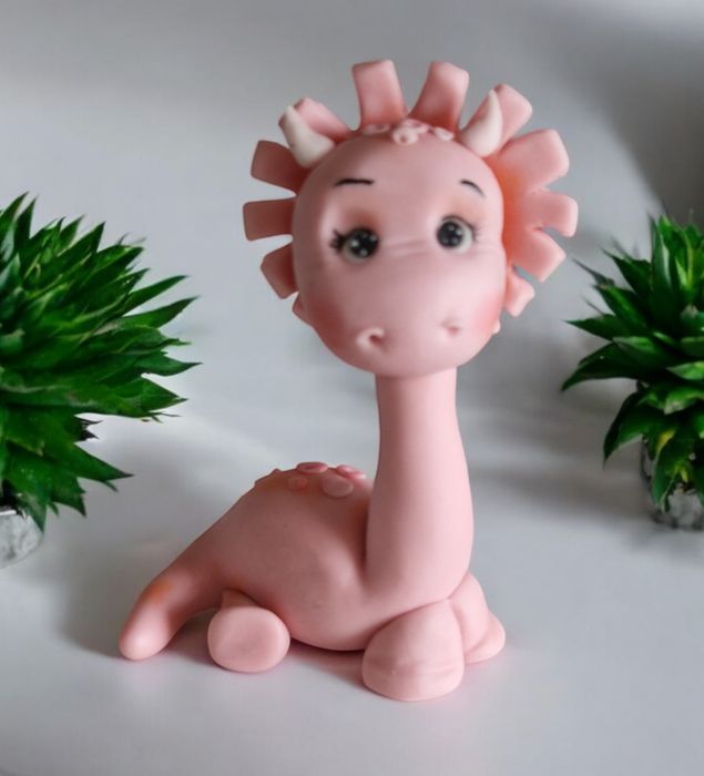 Dinozaur dekoracja na tort wykonana z masy cukrowej Saracino