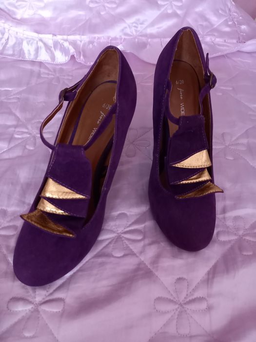 Śliczne buty aksamitne czółenka na obcasie szpilki fioletowe złote