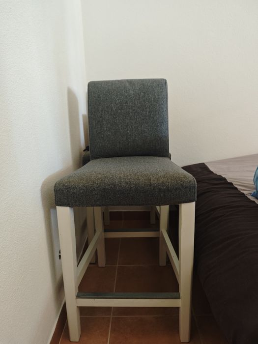 2 Cadeiras altas BERGMUND branco/Gunnared cinzento