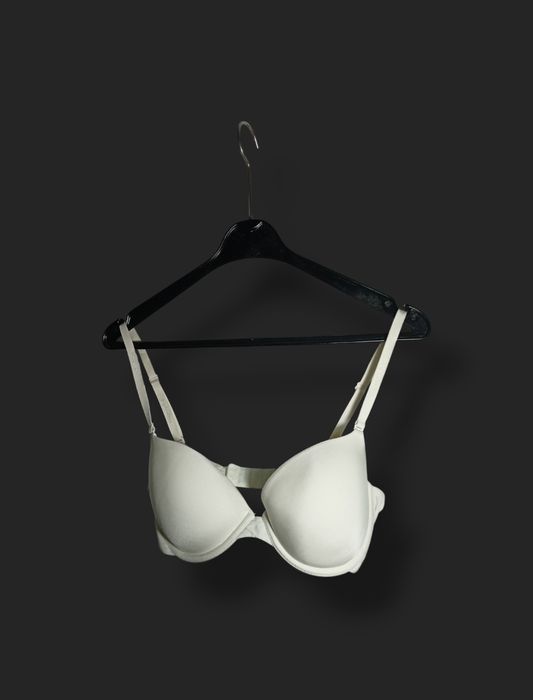 Biały biustonosz bezszwowy Triumph r. 80B