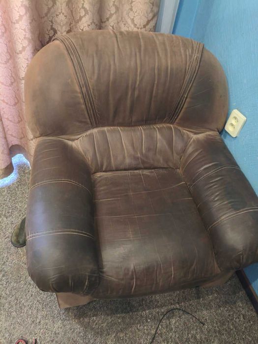 Продам диван і 2 кресла.