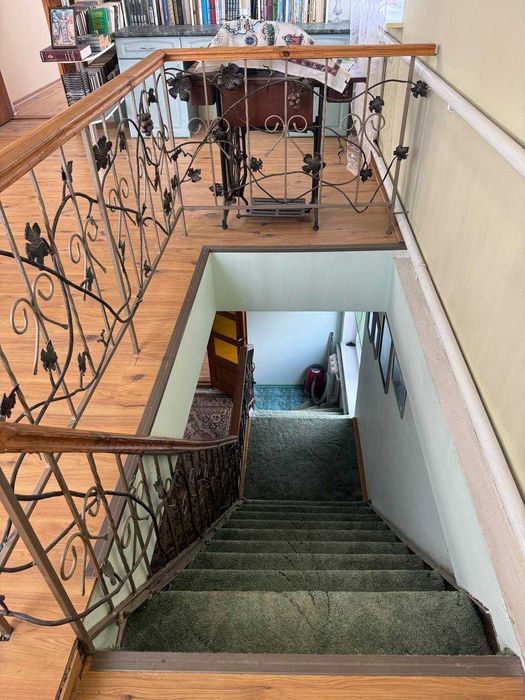 Продаж двоповерхового будинку для великої сім’ї в с. Хацьки