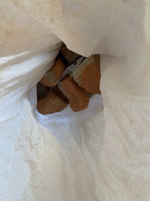 Бій цегли в мішках безкоштовно