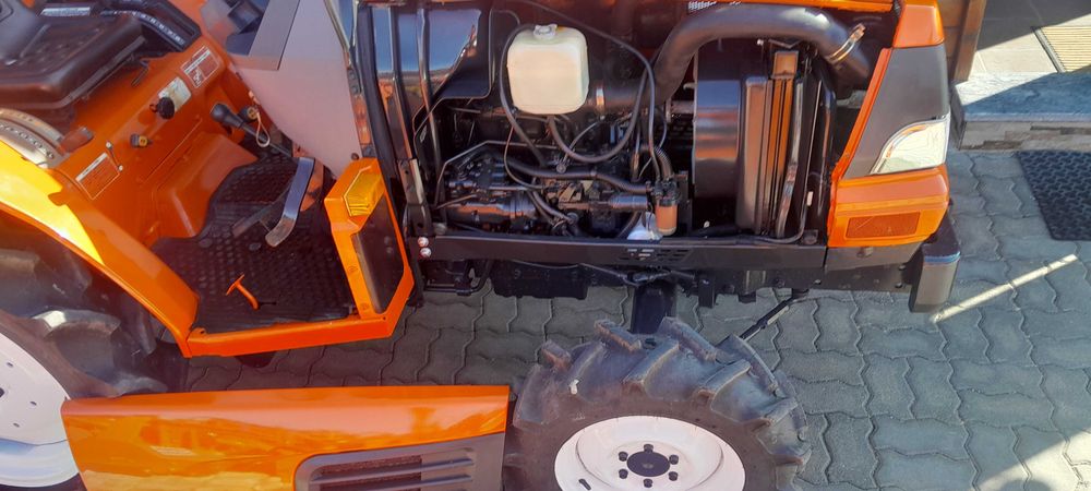 Kubota GL 200 4x4/ 3 cilindros  20 cavalos/ INVERSOR