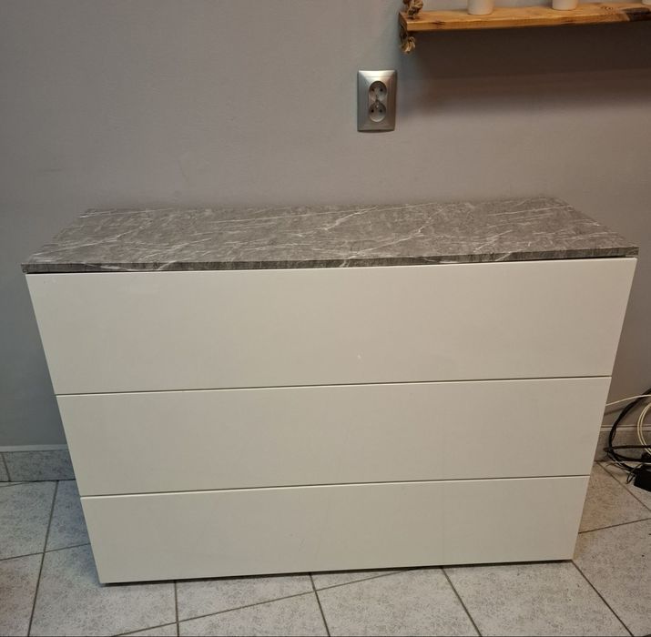 Komoda, szafka z okleiną marmurową