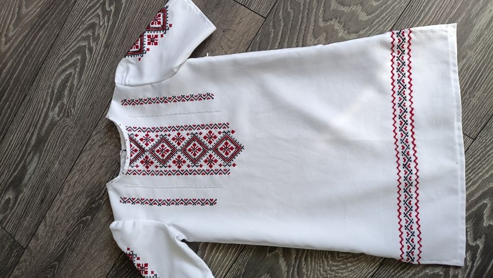 Продаю вишиване платтячко ручної роботи.