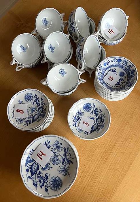 Porcelana fina alema Hutschenreuther azul 98 pecas "Zwiebelmuster" conjunto