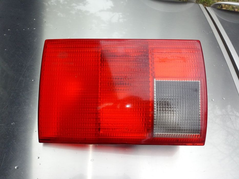 Audi 80 b4 sedan lampa tył