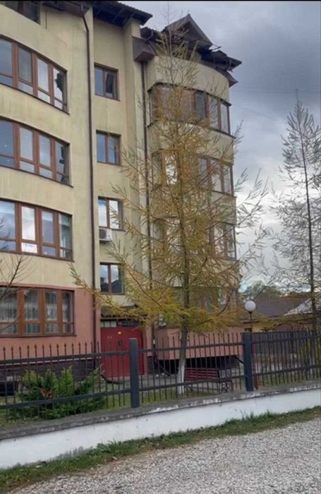 2-кімнатна квартира під ремонт у клубному будинку біля річки та парку