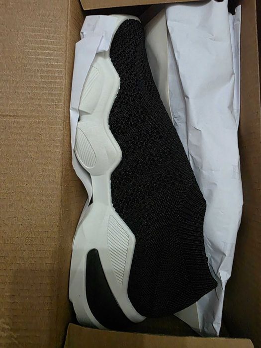 Ténis pretos em elastano ( Novos ).