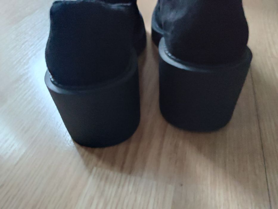 Mokasyny na słupku
