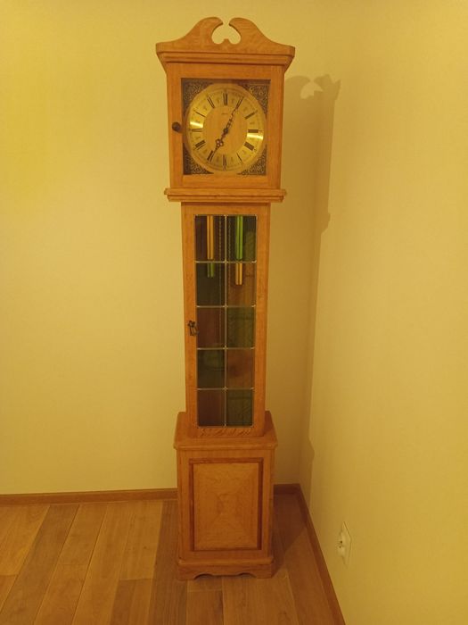 Zegar stojący marki Urgos