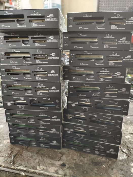 Wewnętrzny czytnik kart pamięci MODECOM CR107 USB 2.0