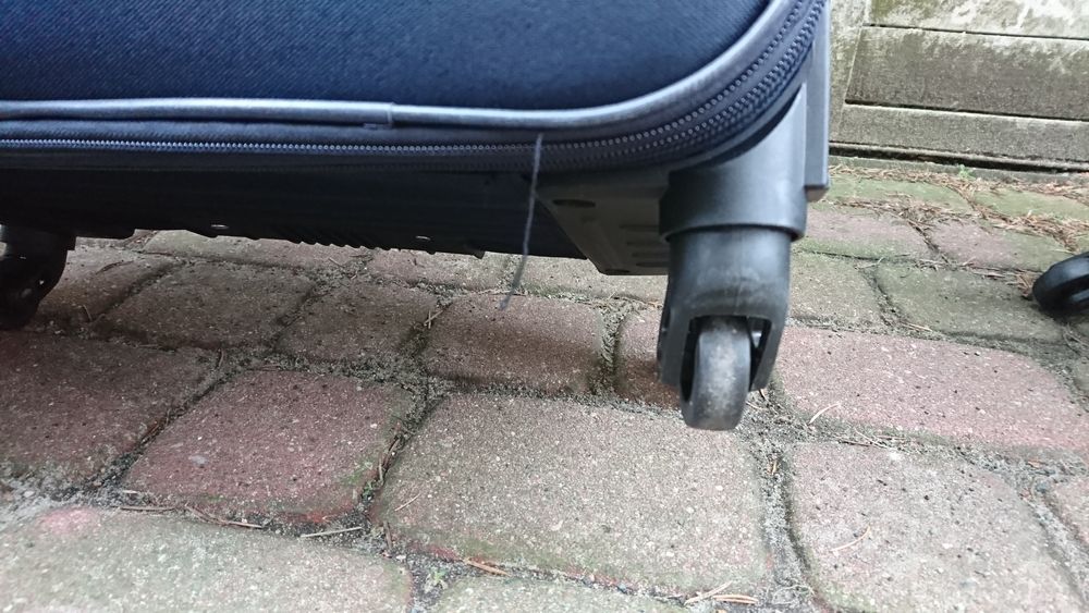 Walizka podróżna srednia  1 szt ultra lekkia nowe