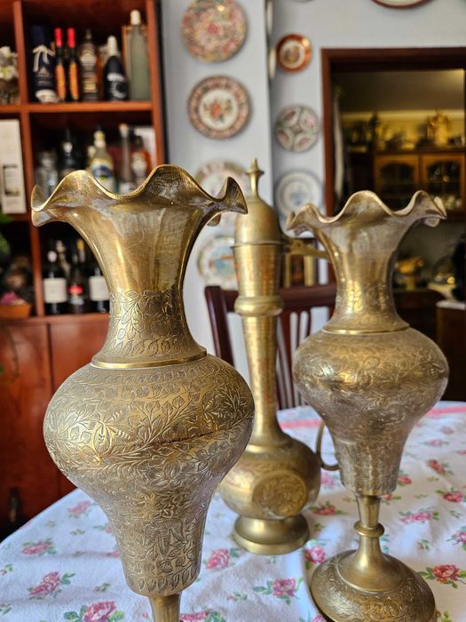 2 Jarras e 1 Jarro em latão