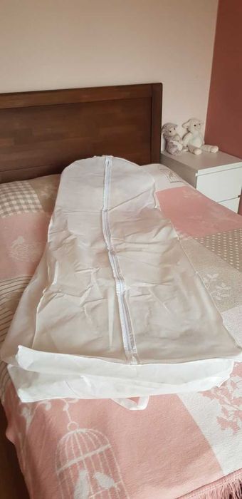 Біле весільне плаття